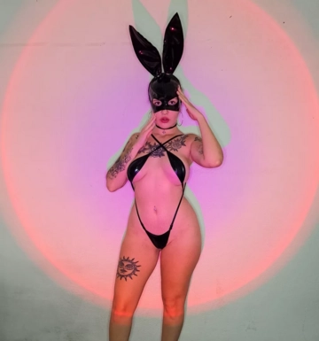 @hotcurvesqueen